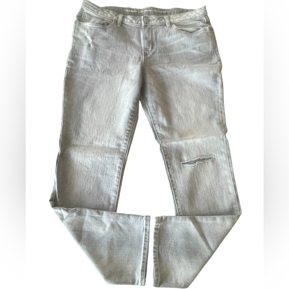 🩶👖Old Navy Boyfriend straight leg in light gray. Size 10.  Nice distressing!